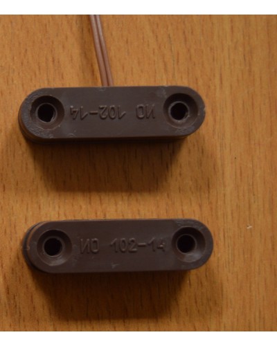 Извещатель охранный точечный магнитоконтактный Комплектстройсервис ИО 102-14 (коричневый) в Муроме Извещатели охранные Pintop.ru